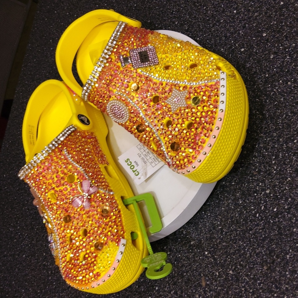 Sunshine yellow CROCS 💋💐BOUTIQUE NIGHTCAP NWT